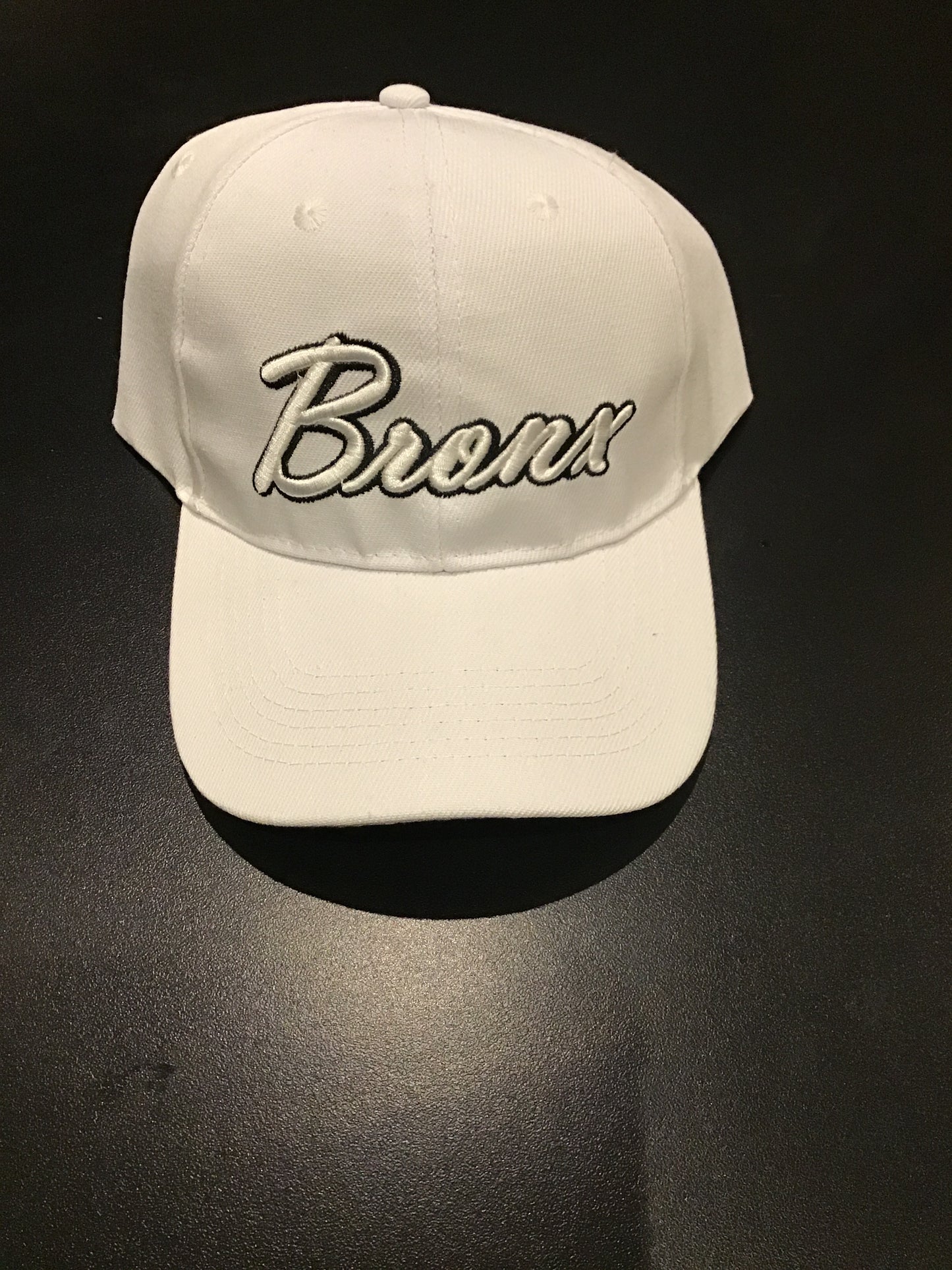 Bronx snap back hat - white