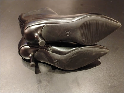 Black women's booties (size 8) (a new day)